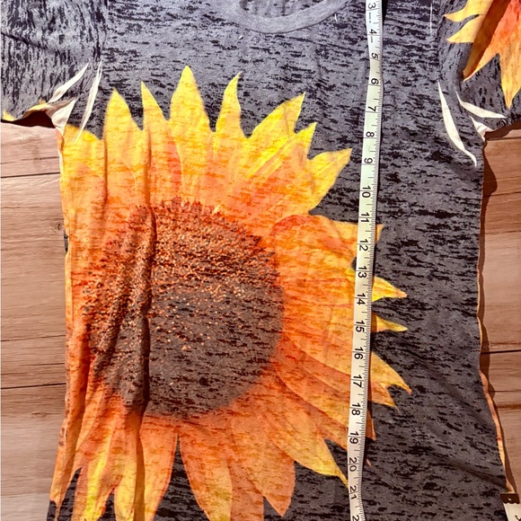 Handmade Batik Before & Again Graphic T Sunflower Size S/M - Picture 6 of 7